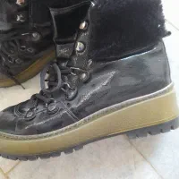 کفش خارجی|کیف، کفش، کمربند|خوی, |دیوار