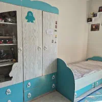 تخت و کمد و ویترین با رنگ آبی