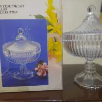 تعدادی ظرف پذیرایی