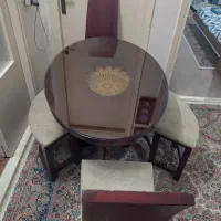 میز بیضی شکل
