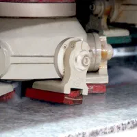 نیروی فنی و دست به آچار کارخانه ماشین سازی