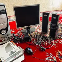 کامپیوتر با تمام وسایل جانبی
