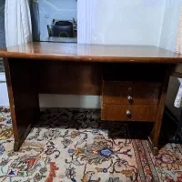 میز‌ تحریر چوبی به همراه صندلی اداری