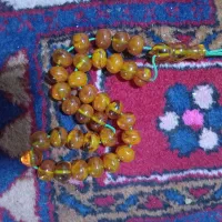 یک تسبح کهربا فروشی