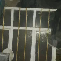 یک عدد پنجره آهنی