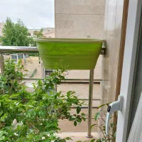 گلدان رو نرده ایی