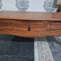 میز وسط و ۳عدد گل میز