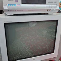 تلویزیون و دستگاه سی دی قدیمی