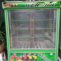 یخچال ویترینی تمیز و سالم مناسب مغازه