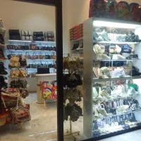 بعلت جابجایی کلیه اجناس بفروش میرسد|کیف، کفش، کمربند|تهران, حسین‌آباد|دیوار