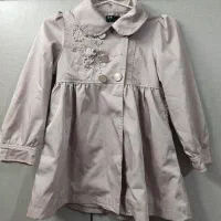 کت بچگانه و تعدادی مانتو و چادر و کیف