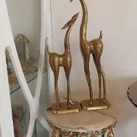 غزال برنزبه همراه میزبرنزی