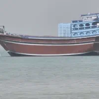 لنج در حال بارگیری