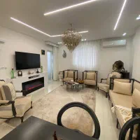 دو عدد لوستر یک عدد گرد یک عدد لاینر