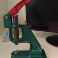 دستگاه پرس دکمه نونو