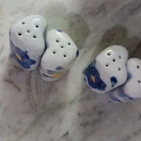 نمکدان گل پنبه ای قدیمی  دوجفت قلبی بسیارزیبا ونو|کلکسیون اشیاء عتیقه|لاهیجان, انقلاب|دیوار