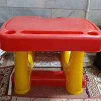 میز تحریر سالم وشیک|اسباب و اثاث بچه|قم, شهدا|دیوار