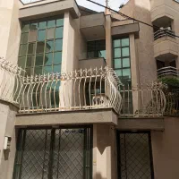 90 متر تجاری با 100 متر حیاط تاپ لوکیشن دانشجو