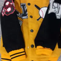 تعدادی لباس بچگانه