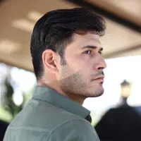 دی جی خوانندگی و گیتار نوازی