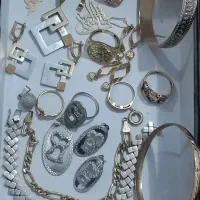 حدود ۹۰ گرم طلا ۱۵۰ بالای تابلو