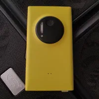نوکیا لومیا ۱۰۲۰ افسانه ای زرد