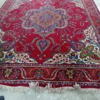 تعدادی فرش دستباف و ماشینی