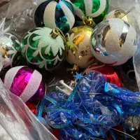 درخت کریسمس کوچک و تعدادی زنگوله آویز درخت کریسمس|صنایع دستی و سایر لوازم تزئینی|تهران, تهرانپارس غربی|دیوار