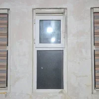 پنجره دوجداره+پرده کرکره ای