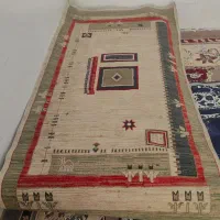 یه عدد فرش کناره  در حد نو