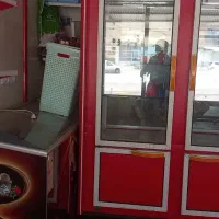 یخچال ویترینی با یخچال بستنی سالم آماده کار