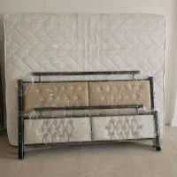 تخت خواب دو نفره با تشک خوش خواب در حد نو