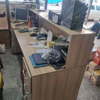 درب چوبی و میز کار