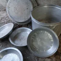 دیگ و آبکش و ملاقه و تشت و شعله پخش کن هیتی