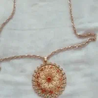 گردنبد،رنگ‌ثابت،به‌همراه‌زنجیر