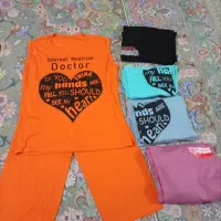 تعدادی تیشرت و شلوارک تک و عمده