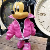 مجسمه سینی بدست