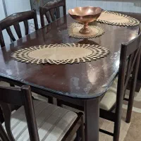 یک عدد میز ناهار خوری شش الی هشت نفره