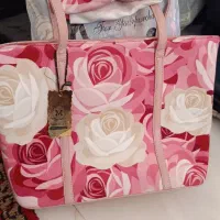 تعدادی کیف زنانه