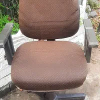 صندلی گردان جک دار وچرخ دار سالم درحدنو