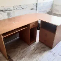 میز کامپیوتر و تلویزیون