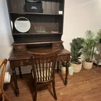 میز تحریر و کتابخانه چوبی