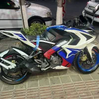 موتور rs200 رنگ  آبی سفید