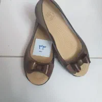 پوتین و کتونی|کفش و لباس بچه|رشت, منظریه|دیوار