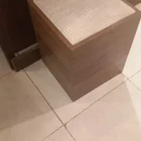 یک عدد صندلی میزبان و یک عدد پاف ۵۰۰ تومن