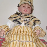 عروسک بزرگ