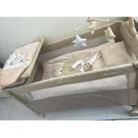 تخت کنار مادر کیکا بور
