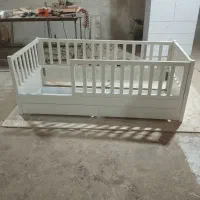 به یک رنگ کار چوب جهت همکاری نیازمندیم