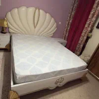 تخت دونفره ۱۶۰ همراه بادوتا پاتختی و کنسول و ایینه