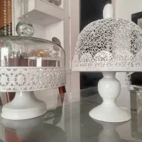 تعدادی ظرف فلزی سفید